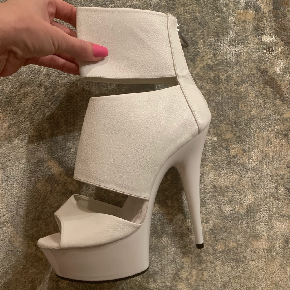 In SOFT LEATHER in WHITE Ankle Booties